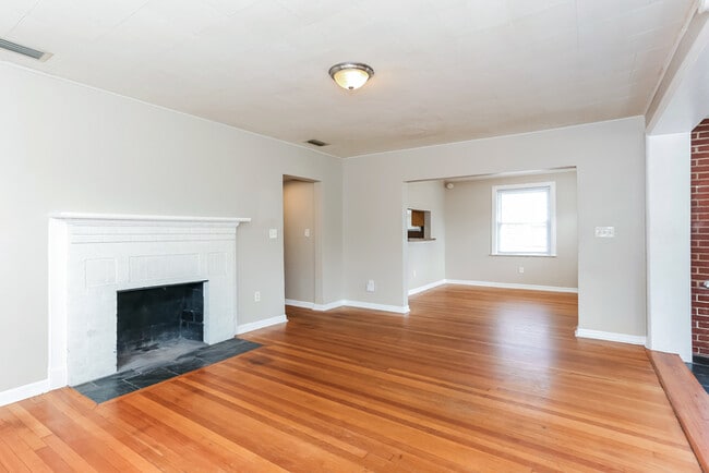 Photo - 487 W 67th St