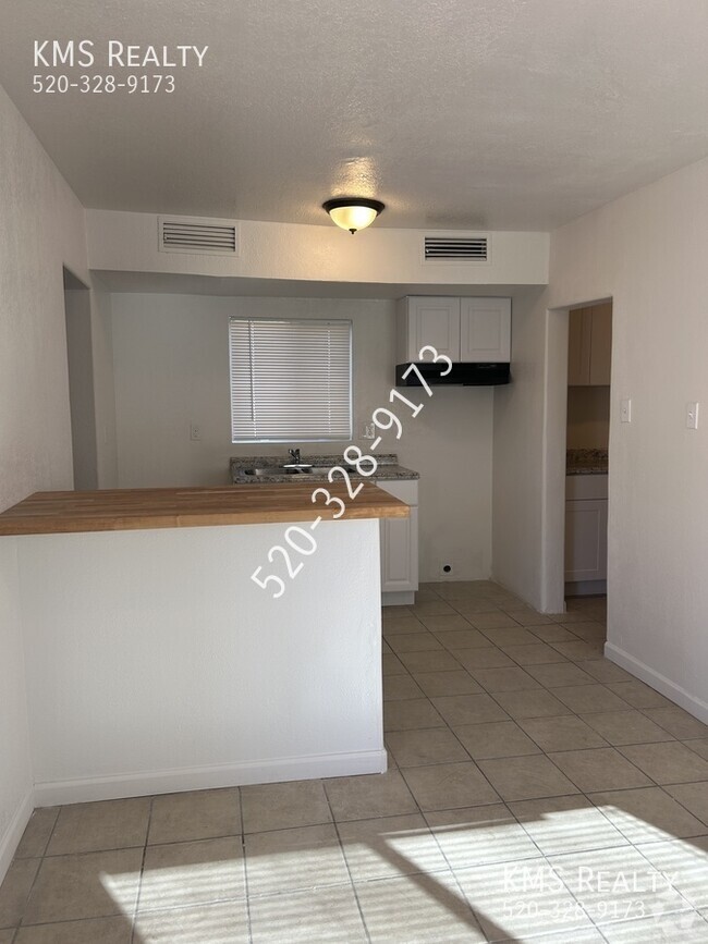 Building Photo - 2 Bed/1 Bath - OWNER/AGENT Unit 755 Rental