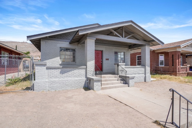 Building Photo - 2611 Pershing Dr Rental