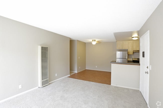 2 BR, 1 BA - 840 SF