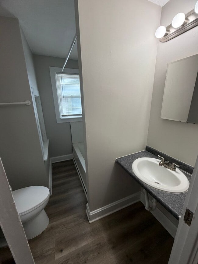 Photo - 2034 Singleton St
