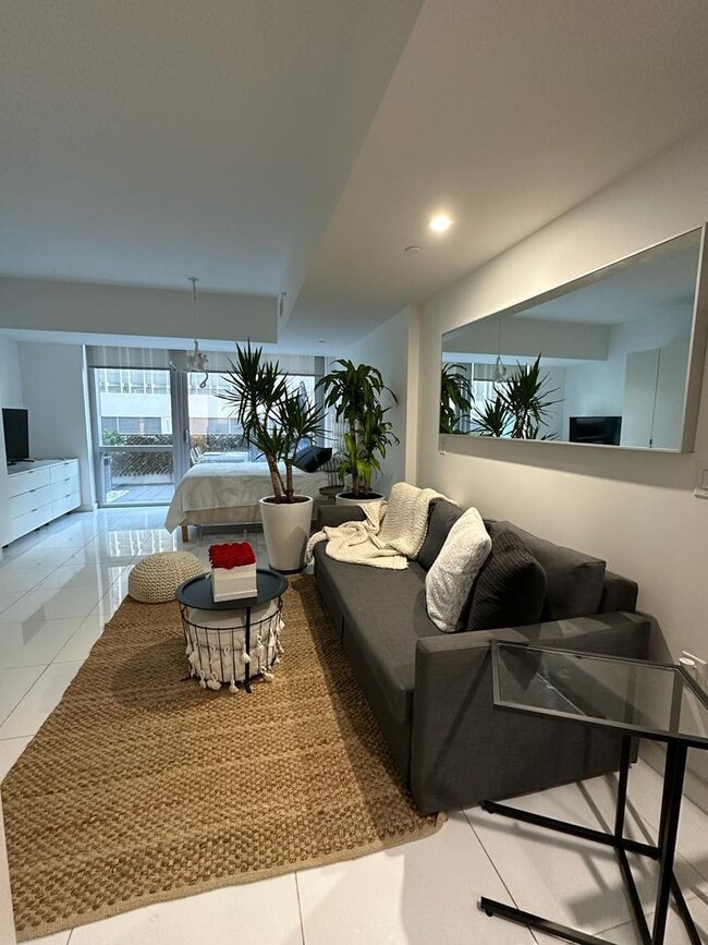 Photo - 851 NE 1st Ave Unidad 306