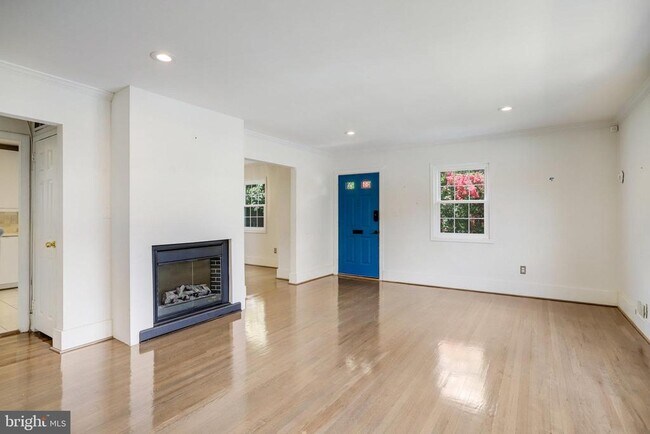Photo - 5370 Pooks Hill Rd