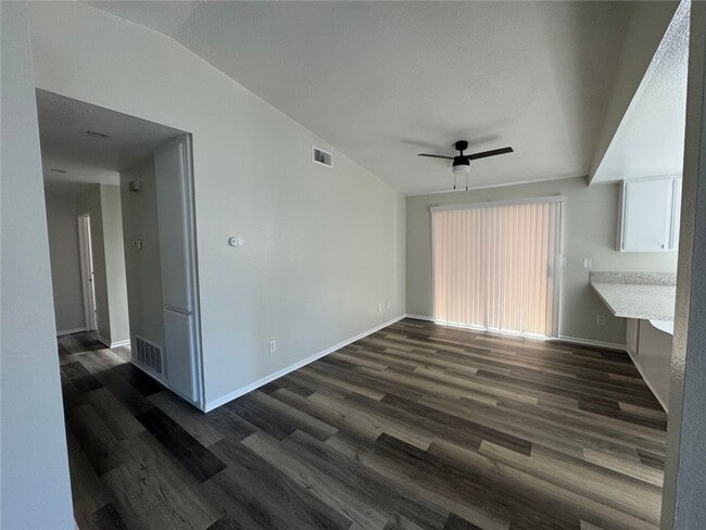 Building Photo - 231 Laurelwood Ln Rental