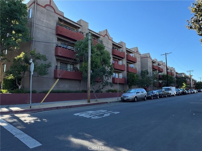 Building Photo - 4717 Ben Ave Unit 103-103 Rental