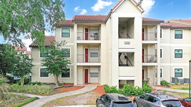 Building Photo - 3032 Parkway Blvd Unit 201