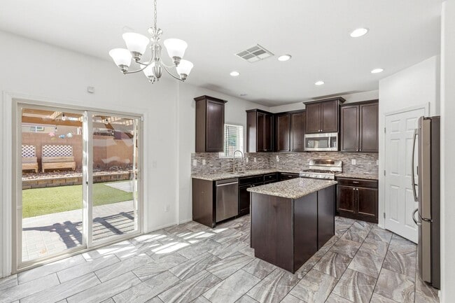 Building Photo - 8123 Mosaic Sunrise Ln