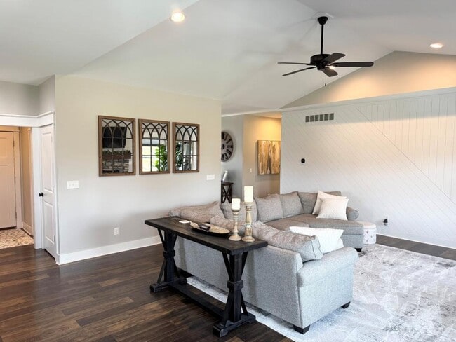 Photo - 1285 Sweet Grass Trail N