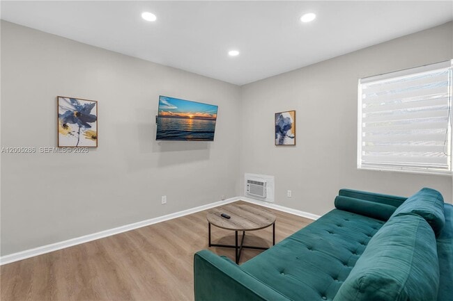 Photo - 10006 E Bay Harbor Dr Unit 15