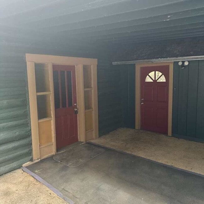 Photo - 4550 Rogue River Hwy