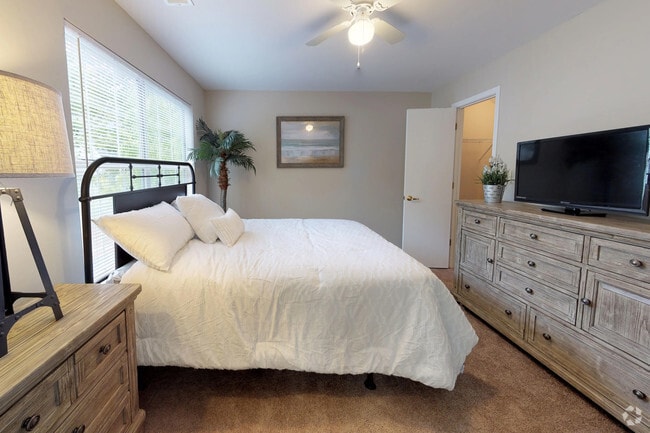 2BR, 2BA - 1043 SF - Magnolia 61