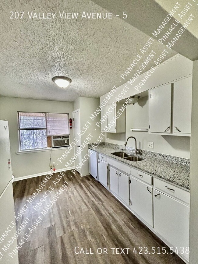 Building Photo - 207 Valley View Ave Unit 5