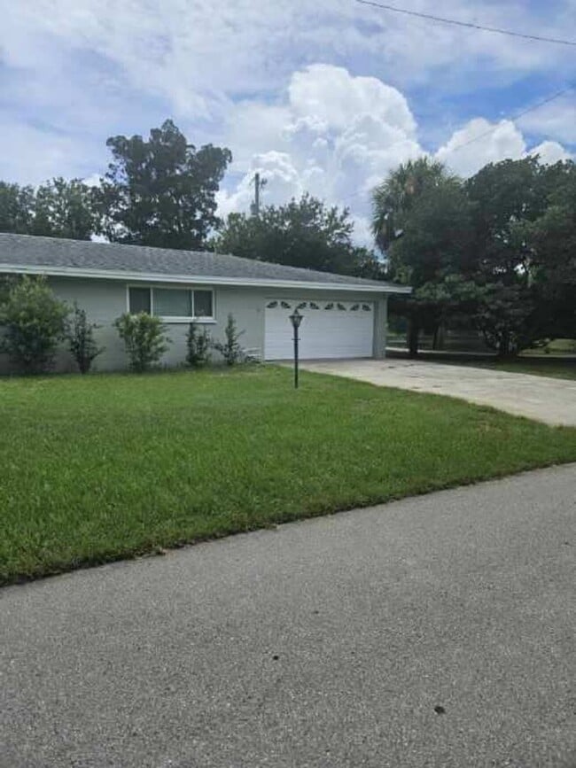 Photo - BEAUTIFUL 4 BEDROOM 2 BATH HOME IN THE BEAUTIFUL SOUTH DAYTONA