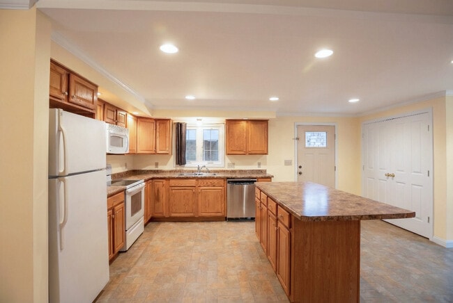 Kitchen - 273 S Main St Unit 2