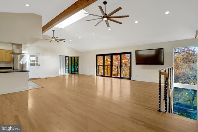 Photo - 6120 Beachway Dr