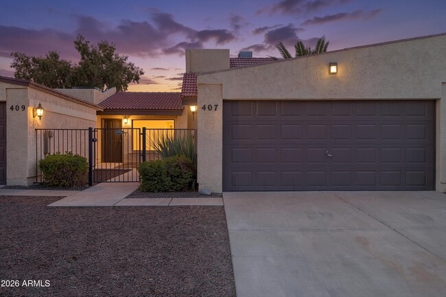 Photo - 407 E Pecan Rd