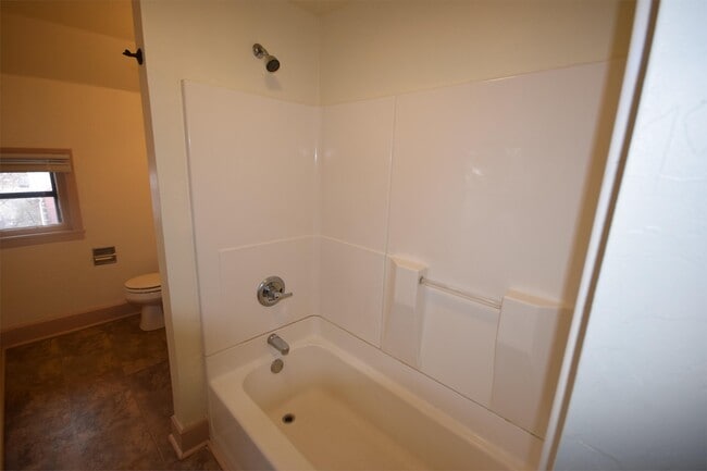 610 W 9th Ave