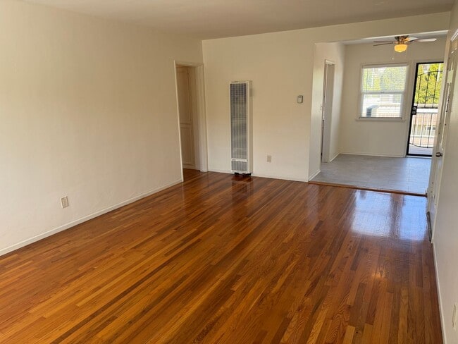 Photo - 3805 Voltaire St