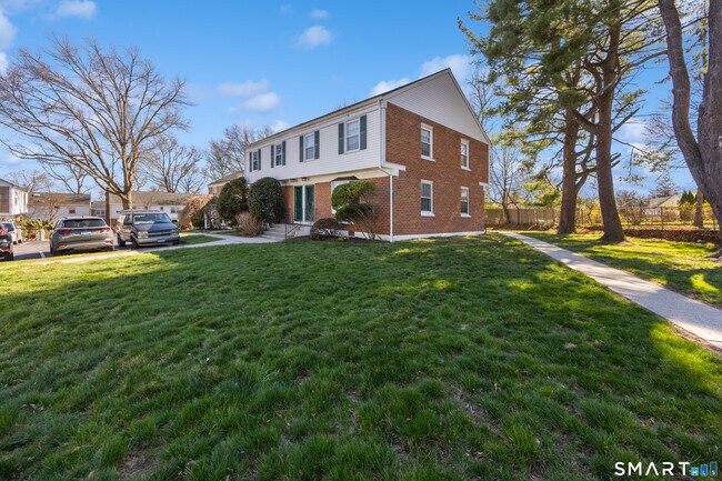 Photo - 245 Sunnyridge Ave