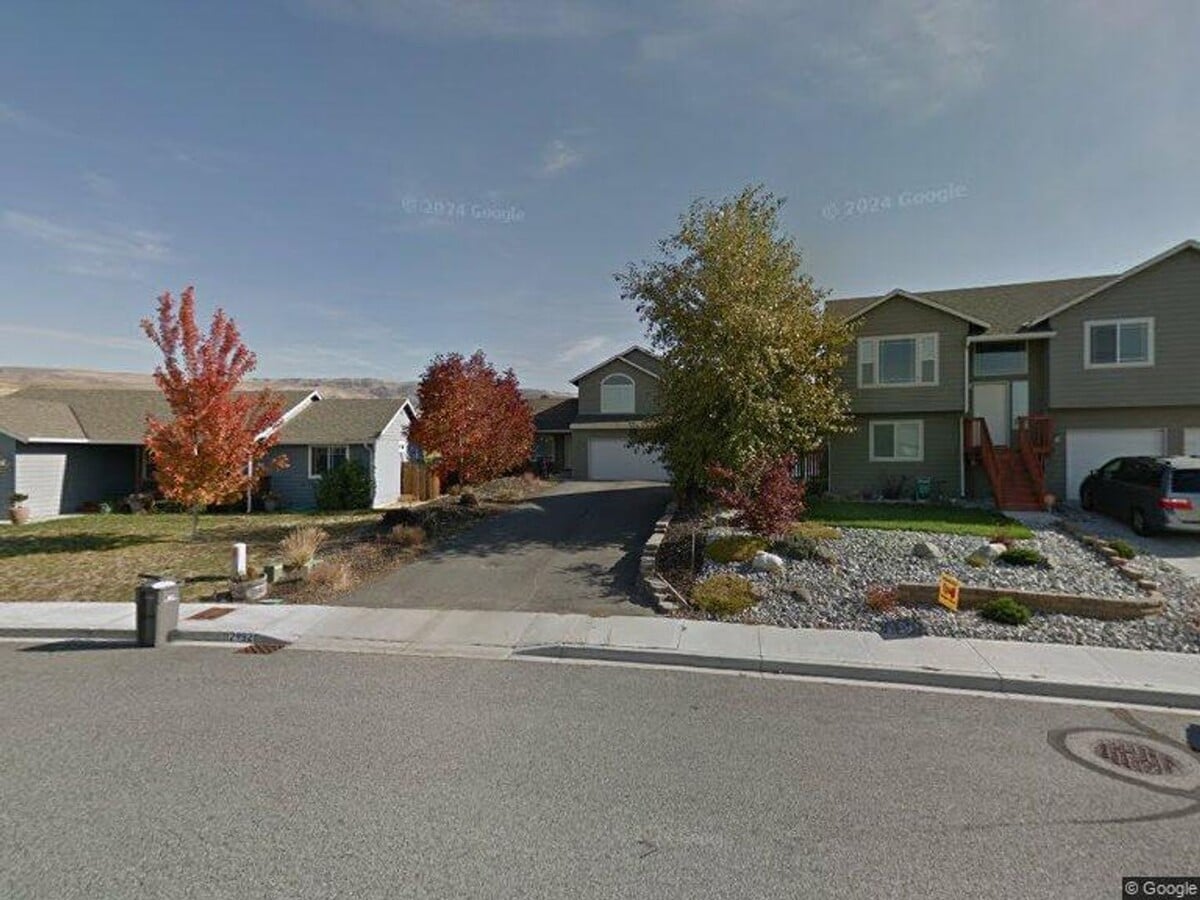 Charming 3-Bed, 2-Bath Home with Spacious ... - Charming 3-Bed, 2-Bath Home with Spacious ...