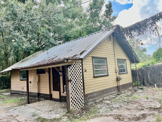 Photo - CUTE Zephyrhills 2BR/1BA w/Gorgeous Wood Finish Floors Throughout