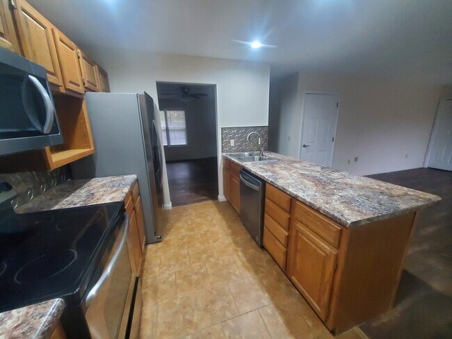 kitchen - 919 Saint Charles St Unit D