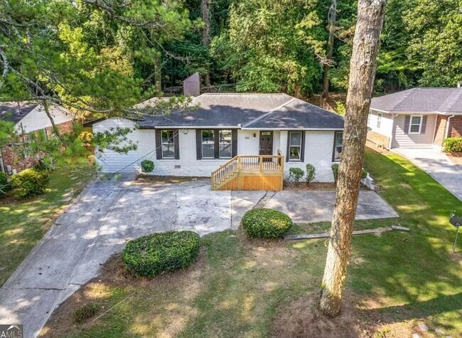 Photo - 1901 Windsor Dr SW