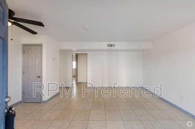Building Photo - 1800 N Wayside Dr Unit 17 Rental