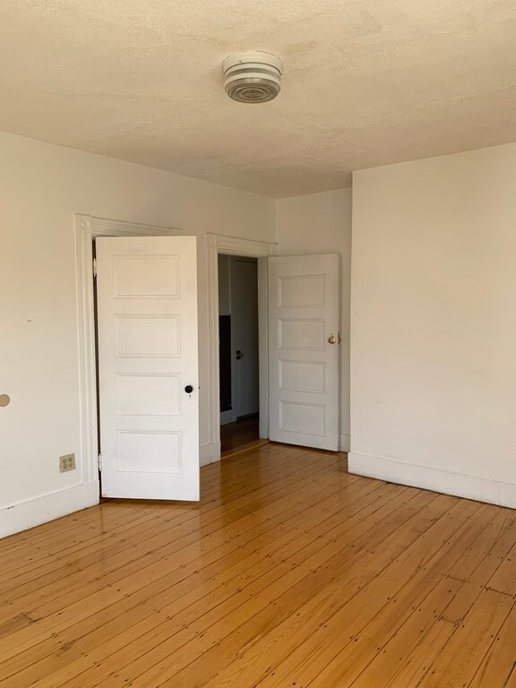 Photo - 151 Central St Unidad #2