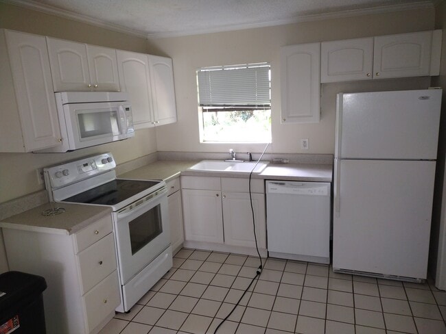 Photo - 810 Meadowbrook Dr