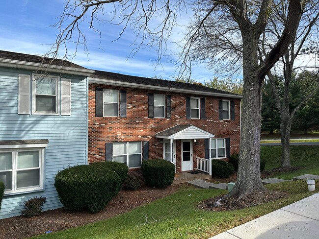 Photo - 202 Pheasant Run Dr Townhome