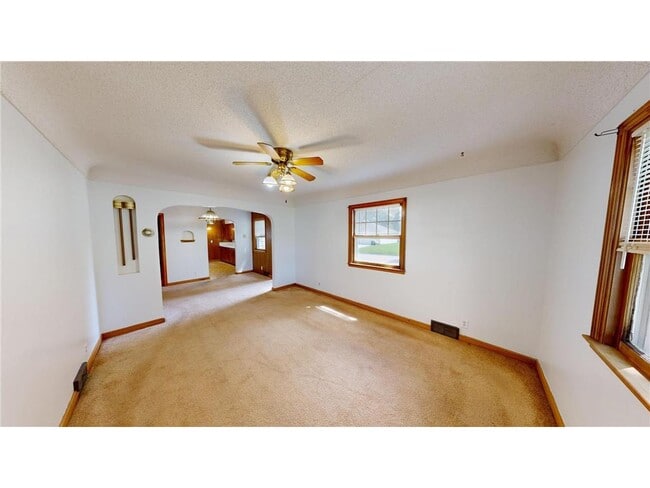 Photo - 114 6th Ave NE
