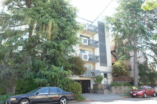 Photo - 2525 Benvenue Ave