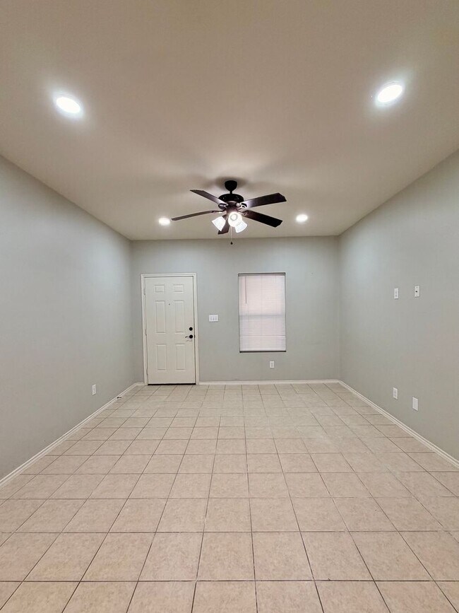 Photo - 401 E 2nd St Unit L-2