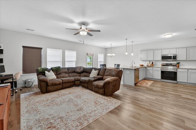 Photo - AVAILABLE MAY 2026  [PET FRIENDLY]