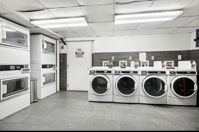 Photo - 65 W 70th St Unidad 4N