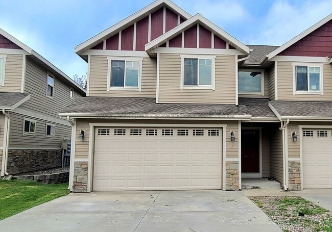 Building Photo - **$1,000 off first month rent!** Beautiful... Rental