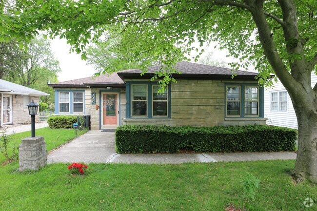 Building Photo - Spacious 2 Bedroom Indianapolis Home!