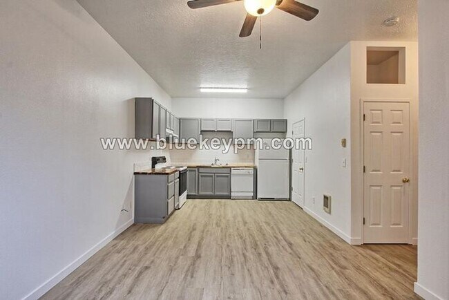 Photo - 1 Bed, 1 Bath Duplex Unit in Parkrose