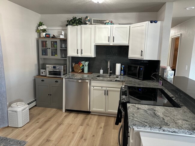 Photo - 11916 Barrett St