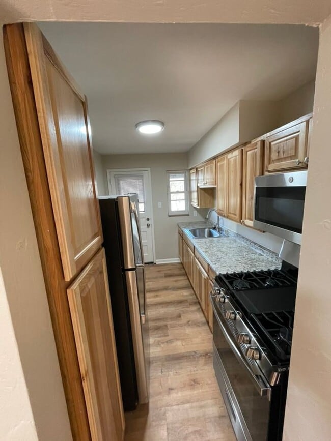 Photo - Spacious 1 Bedroom Apartment with Garage Space in the heart of Bellevue! Unit 180 Apt 3