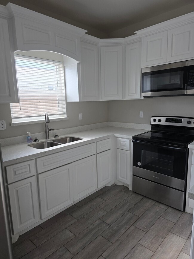 Building Photo - 1614 Playa Dr