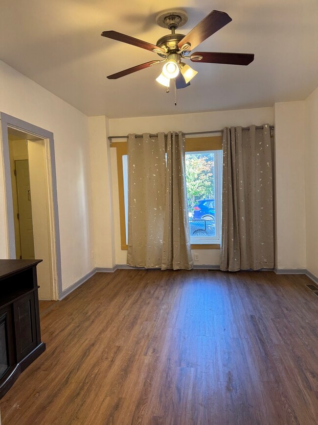 Building Photo - 917 W 35th St Unit 1F