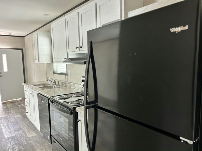 Photo - 38651 Tarr Dr