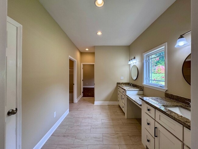 Photo - 169 Gaines Rd NE
