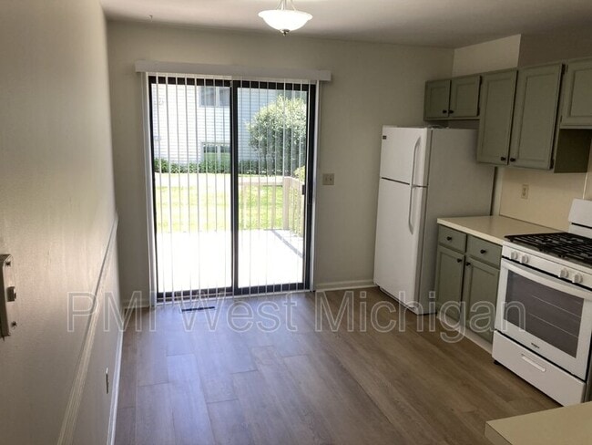 Photo - 2703 Woodmeadow Dr SE