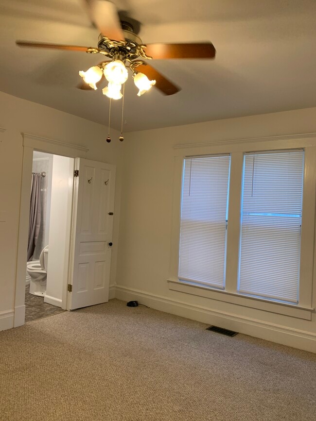 Building Photo - 118 N Thayer St Unit Apt1