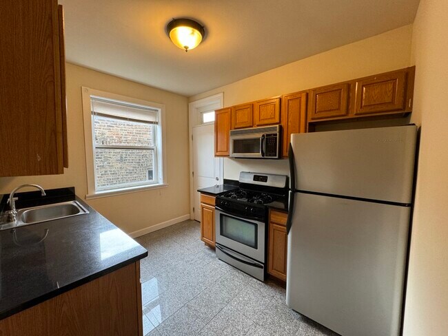 Photo - 2440 N Hamlin Ave Unit 2B