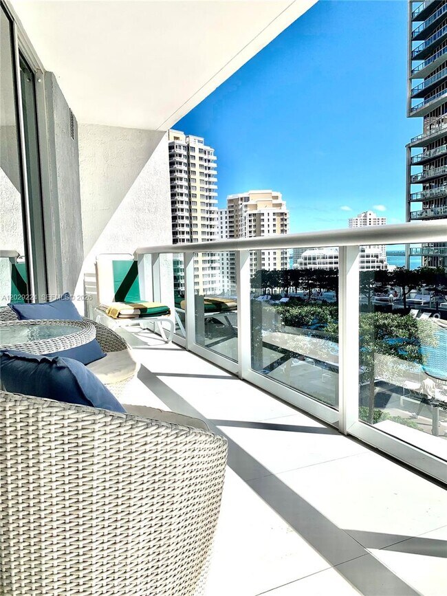 Photo - 475 Brickell Ave Unidad 1611