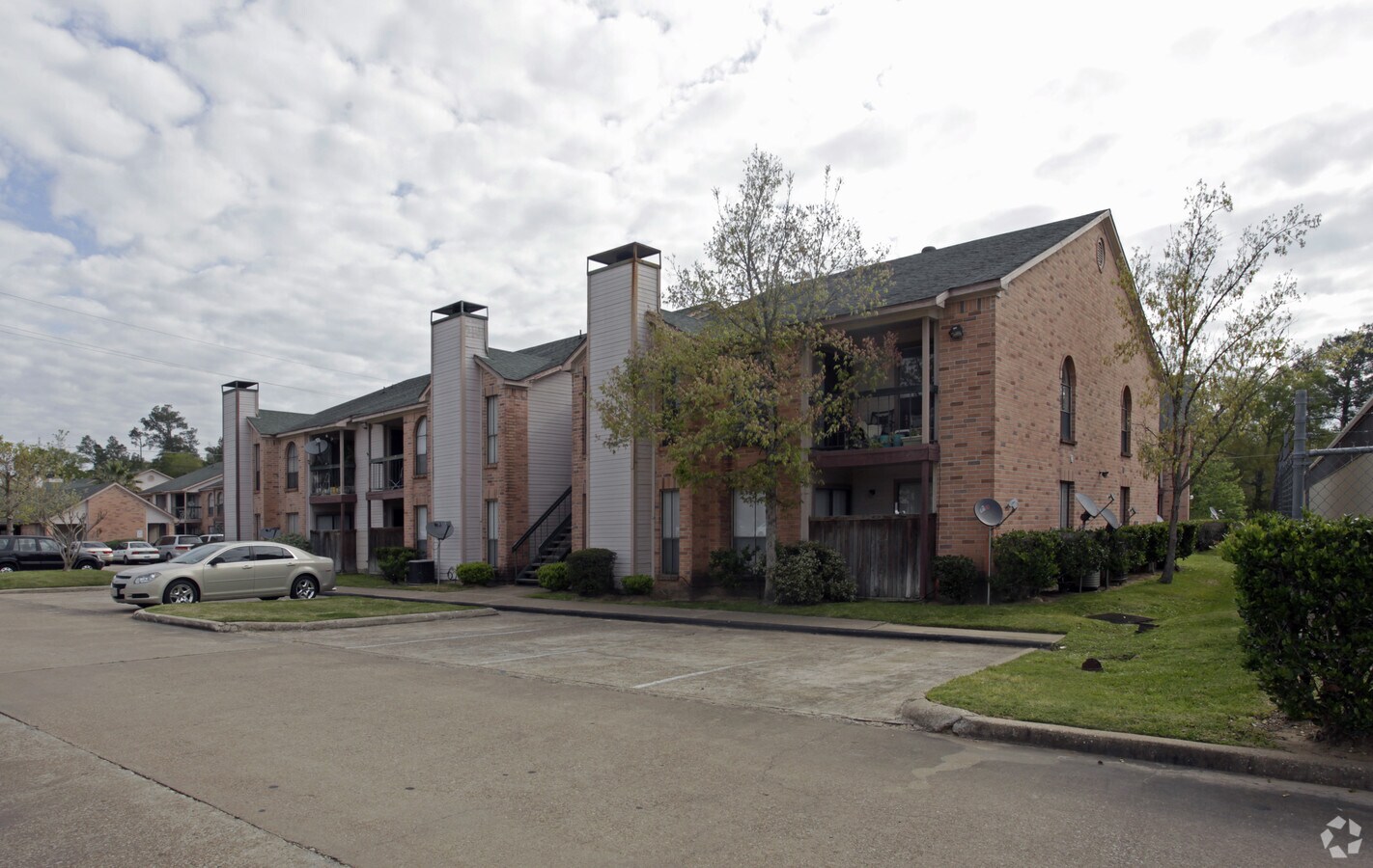 Pine Hollow Apartments - Pine Hollow Apartments